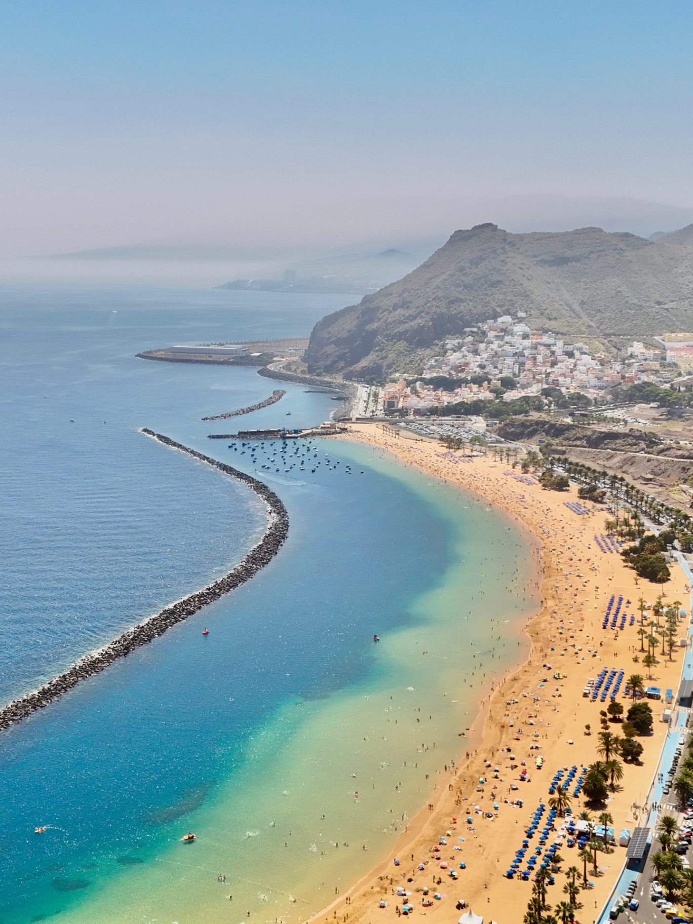 Vista aerea della spiaggia di Las Teresitas, Tenerife
