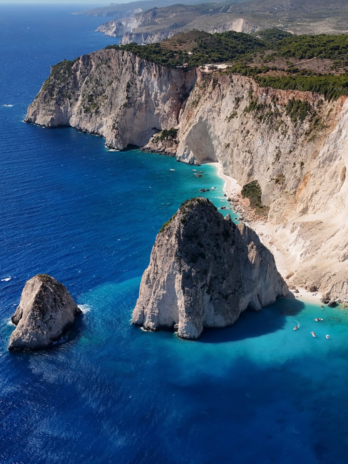 Scogliere a picco sul mare turchese