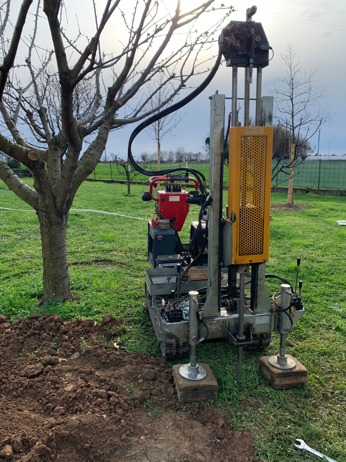 Penetrometro cingolato in campo agricolo