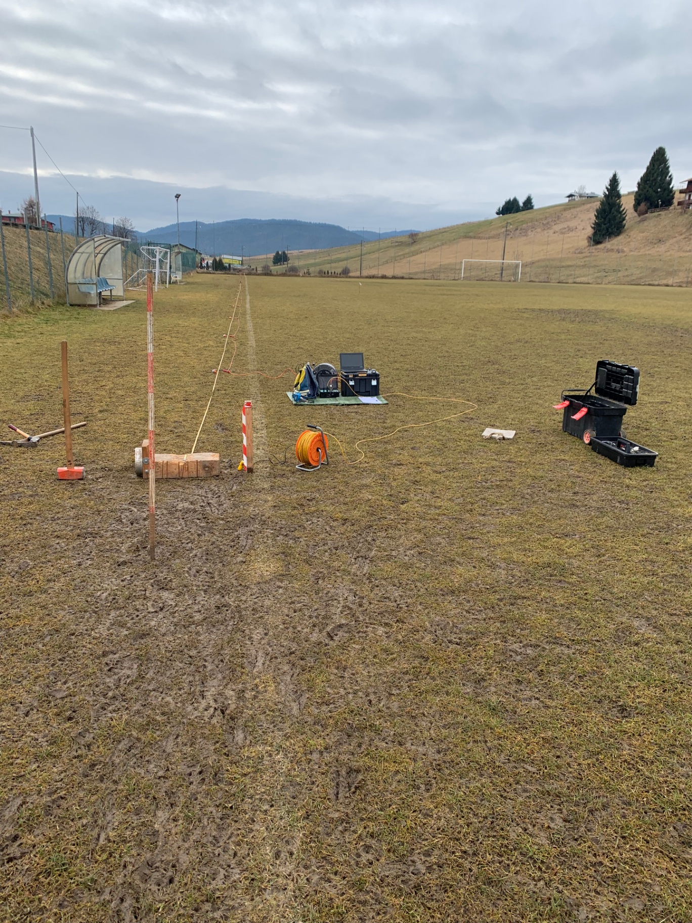 Linea sismica su campo sportivo