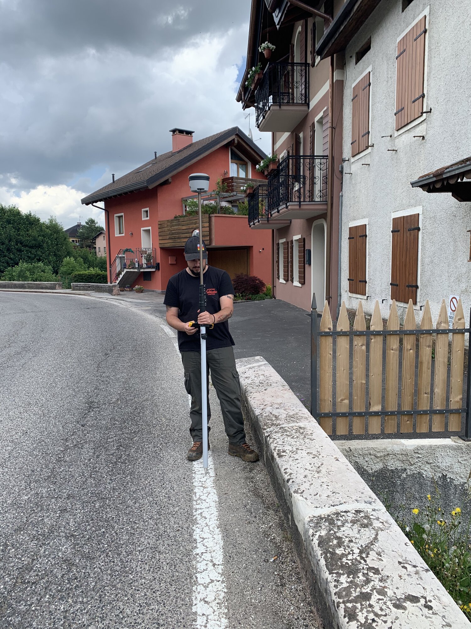 Stazione totale topografica in campo